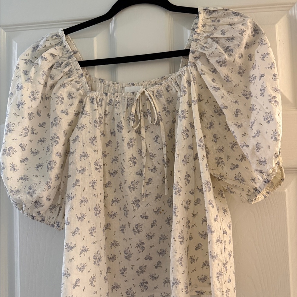 DAHL Floral NWOT Puff-Sleeve Blouse with Blue Print